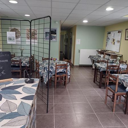 Ostal Scrignac - Gite D'Etape De La Gare Kültér fotó