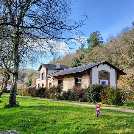 Ostal Scrignac - Gite D'Etape De La Gare Kültér fotó