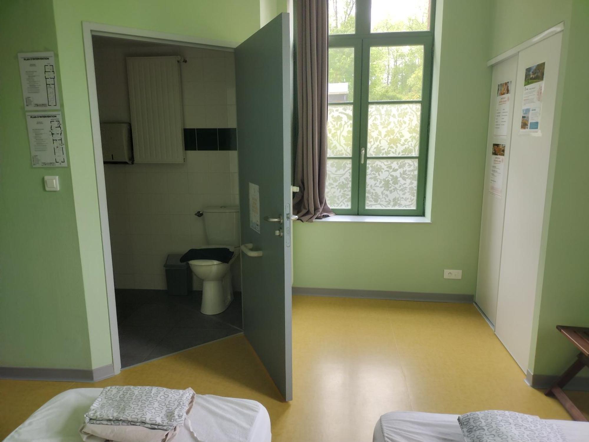 Ostal Scrignac - Gite D'Etape De La Gare Kültér fotó