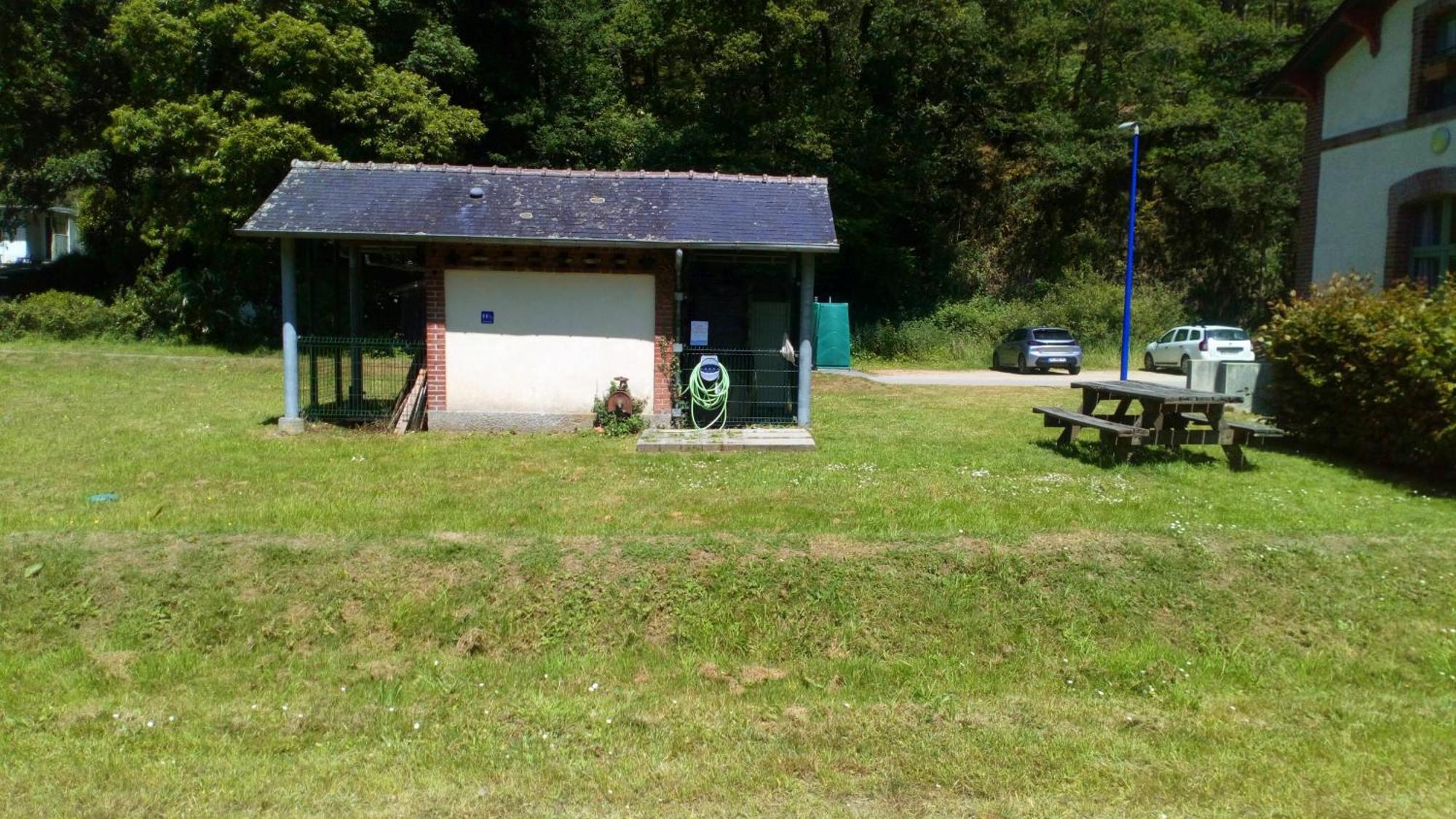 Ostal Scrignac - Gite D'Etape De La Gare Kültér fotó