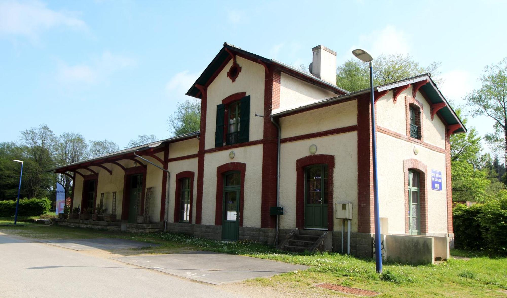 Ostal Scrignac - Gite D'Etape De La Gare Kültér fotó