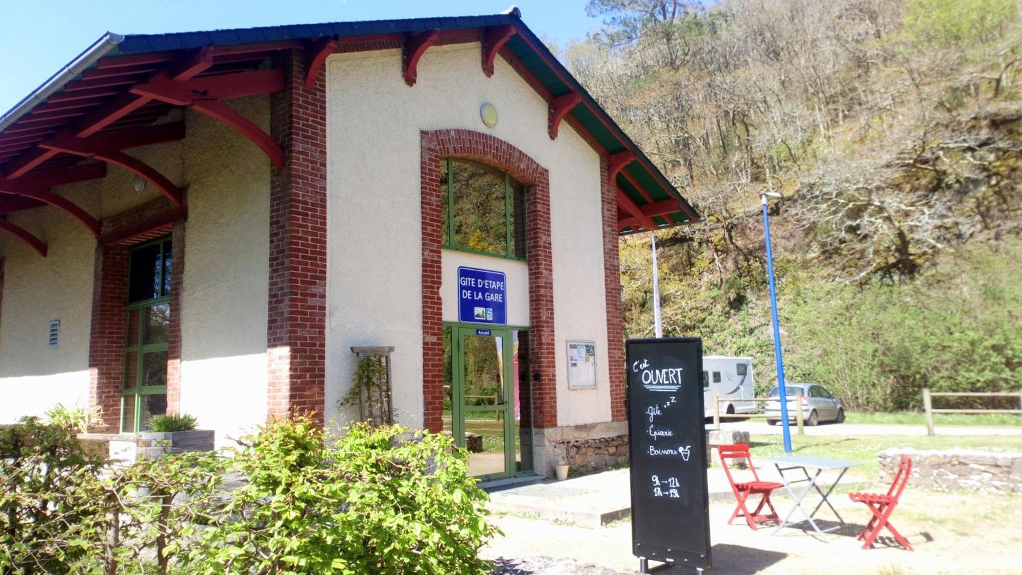 Ostal Scrignac - Gite D'Etape De La Gare Kültér fotó